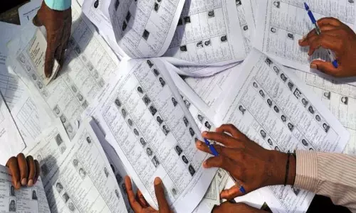 PMC चुनाव 2026: कस्बा पेठ में गड़बड़ी पर वोटरों का गुस्सा PMC चुनाव 2026: कस्बा पेठ में गड़बड़ी पर वोटरों का गुस्सा