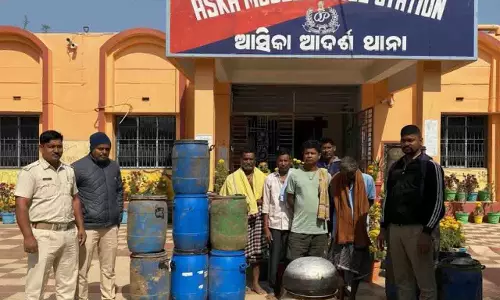 Odisha में अवैध शराब और जुए पर कार्रवाई, 34 लोग गिरफ्तार
