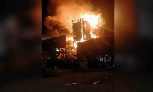 Odisha के सोनपुर में एथेनॉल फैक्ट्री में भीषण आग लग गई Odisha के सोनपुर में एथेनॉल फैक्ट्री में भीषण आग लग गई