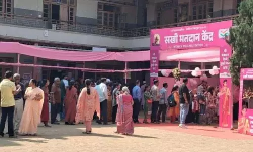 PMC चुनाव 2026: पिंक पोलिंग बूथ पर महिलाओं का खास उत्साह PMC चुनाव 2026: पिंक पोलिंग बूथ पर महिलाओं का खास उत्साह