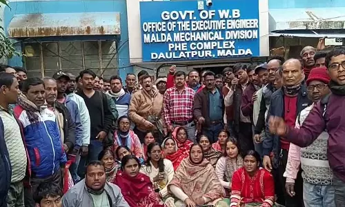 Pump Operators ने बकाया सैलरी को लेकर विरोध प्रदर्शन किया, पानी बंद करने की धमकी दी
