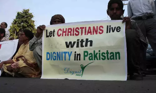 Pakistan में ईसाइयों की दुर्दशा पर रिपोर्ट में प्रकाश