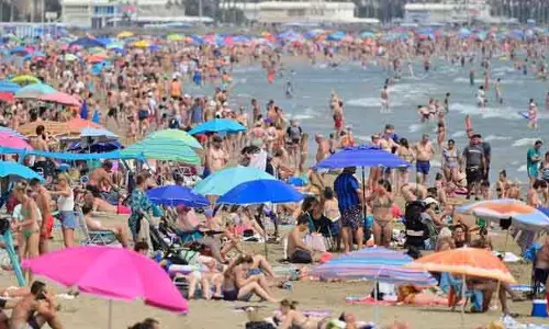 Spain की आर्थिक छलांग: पर्यटन से कमाई ₹13 लाख करोड़ ($157B) के पार Spain की आर्थिक छलांग: पर्यटन से कमाई ₹13 लाख करोड़ ($157B) के पार