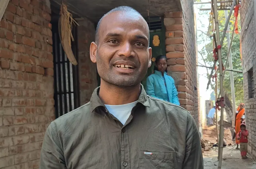 Jharkhand: 8 महीने बंधक रहने के बाद मजदूरों का भारत वापसी पर धन्यवाद Jharkhand: 8 महीने बंधक रहने के बाद मजदूरों का भारत वापसी पर धन्यवाद