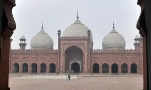 कराची में 6 वर्षीय छात्र की पिटाई से मौत के आरोपी मदरसा शिक्षक को जमानत कराची में 6 वर्षीय छात्र की पिटाई से मौत के आरोपी मदरसा शिक्षक को जमानत