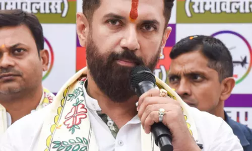 चिराग पासवान ने तेज प्रताप के एनडीए में शामिल होने की अटकलों पर टिप्पणी से इनकार किया चिराग पासवान ने तेज प्रताप के एनडीए में शामिल होने की अटकलों पर टिप्पणी से इनकार किया
