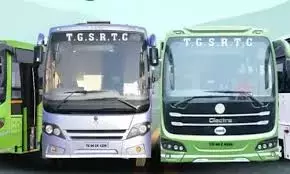 Andhra ने प्राइवेट बसों पर कार्रवाई की, ओवरचार्जिंग के लिए 53.86 लाख रुपये का जुर्माना वसूला Andhra ने प्राइवेट बसों पर कार्रवाई की, ओवरचार्जिंग के लिए 53.86 लाख रुपये का जुर्माना वसूला