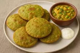 Chawal-Matar Ki Puri: ठंडी सुबह में बनाएं गरमा-गरम चावल-मटर की पूरी Chawal-Matar Ki Puri: ठंडी सुबह में बनाएं गरमा-गरम चावल-मटर की पूरी