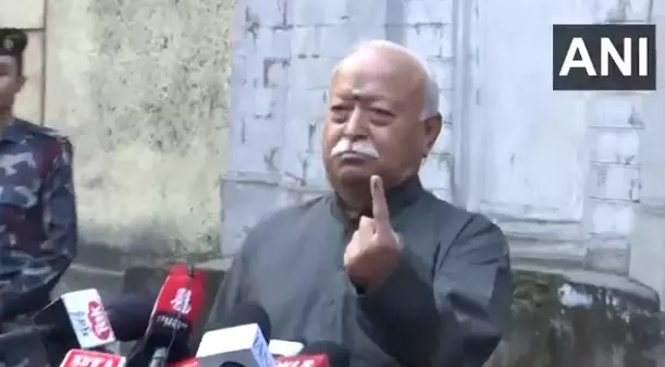 BMC चुनाव 2026, नागपुर में RSS प्रमुख मोहन भागवत ने किया मतदान BMC चुनाव 2026, नागपुर में RSS प्रमुख मोहन भागवत ने किया मतदान
