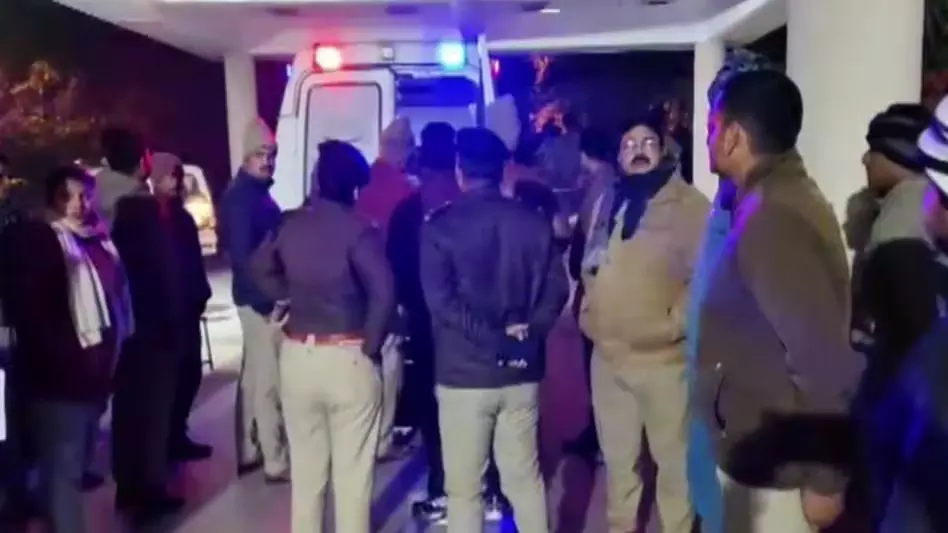 कांस्टेबल ने अपने परिवार के साथ हैवानियत की, बेटी को मारकर फरार कांस्टेबल ने अपने परिवार के साथ हैवानियत की, बेटी को मारकर फरार