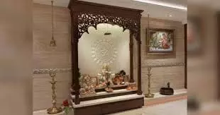 Temple Vastu Tips: भूलकर भी मंदिर में न रखें ये चीजें, घर में छा सकती है दरिद्रता Temple Vastu Tips: भूलकर भी मंदिर में न रखें ये चीजें, घर में छा सकती है दरिद्रता