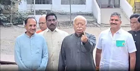 महाराष्ट्र निकाय चुनाव 2026: मोहन भागवत और सचिन तेंदुलकर समेत कई प्रमुख हस्तियों ने मतदान किया महाराष्ट्र निकाय चुनाव 2026: मोहन भागवत और सचिन तेंदुलकर समेत कई प्रमुख हस्तियों ने मतदान किया