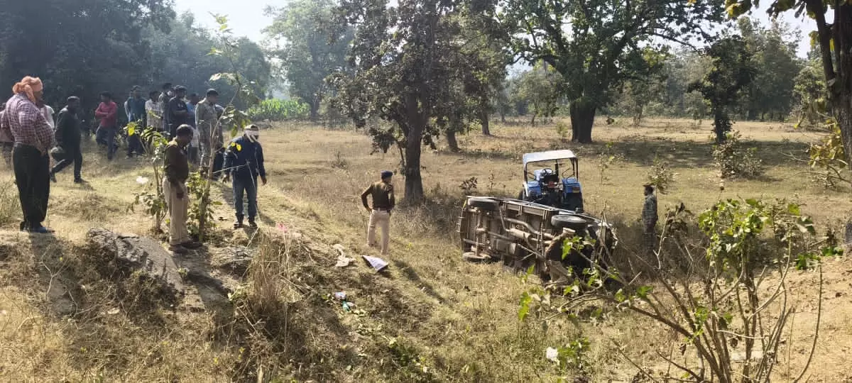 सड़क हादसे ने खोली सड़क सुरक्षा सप्ताह की पोल सड़क हादसे ने खोली सड़क सुरक्षा सप्ताह की पोल