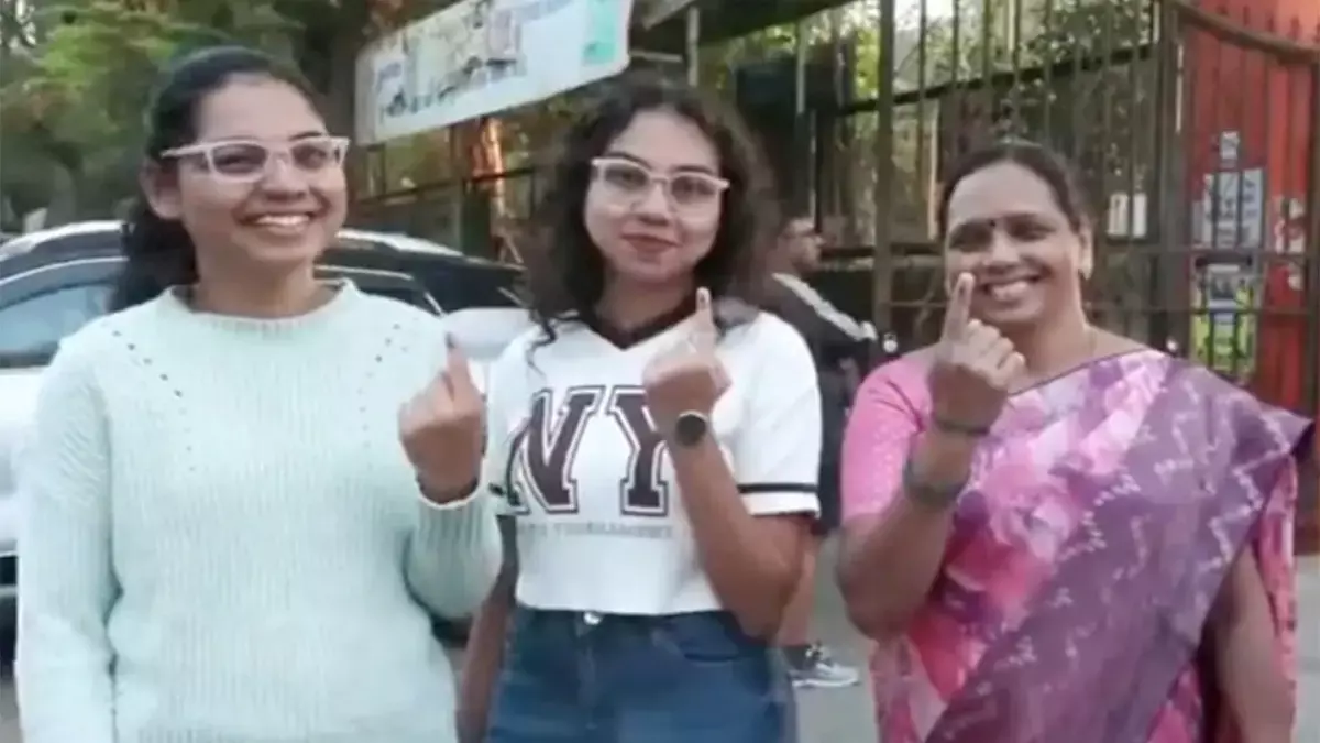 Mumbai: मुंबई नगर निगम चुनाव के लिए वोटरों ने बढ़-चढ़कर हिस्सा लेने की अपील, 7% वोटिंग हुई Mumbai: मुंबई नगर निगम चुनाव के लिए वोटरों ने बढ़-चढ़कर हिस्सा लेने की अपील, 7% वोटिंग हुई