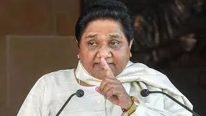 Lucknow: मायावती की प्रेस कॉन्फ्रेंस के दौरान शॉर्ट सर्किट से अफरा-तफरी Lucknow: मायावती की प्रेस कॉन्फ्रेंस के दौरान शॉर्ट सर्किट से अफरा-तफरी