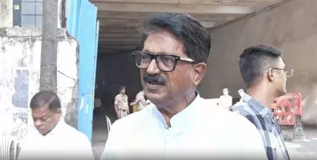 महाराष्ट्र निकाय चुनाव: शिवसेना (यूबीटी) ने भाजपा पर लगाए आरोप, वोटर्स में बांटा जा रहा पैसा और सामान महाराष्ट्र निकाय चुनाव: शिवसेना (यूबीटी) ने भाजपा पर लगाए आरोप, वोटर्स में बांटा जा रहा पैसा और सामान