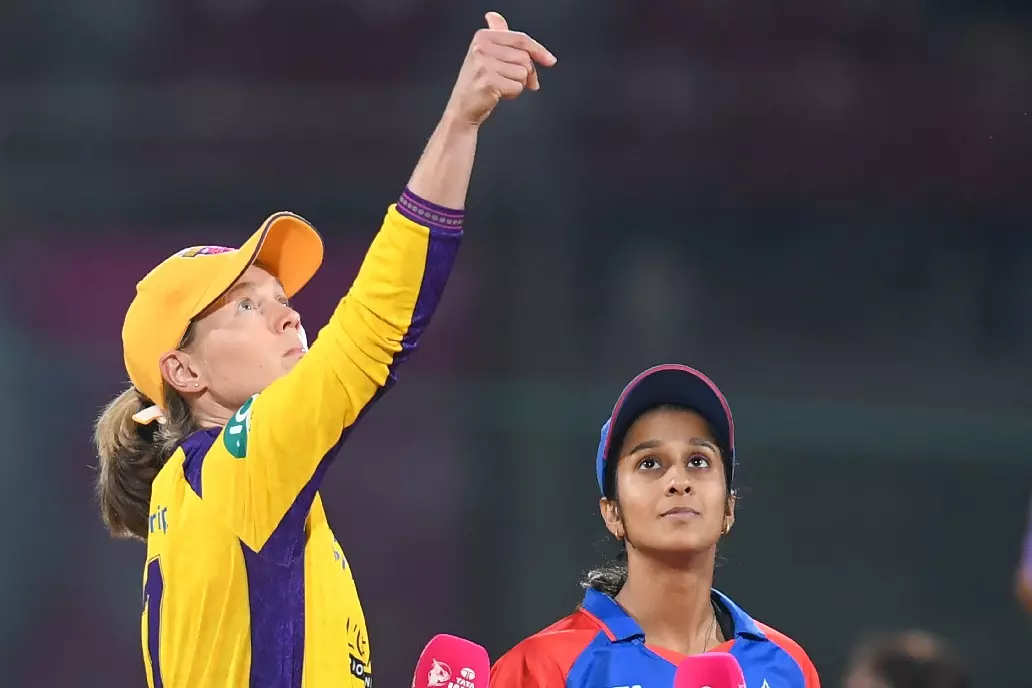 WPL 2026 में दिल्ली कैपिटल्स ने चुनी पहले गेंदबाज़ी, यूपी वॉरियर्स में टायरॉन की एंट्री WPL 2026 में दिल्ली कैपिटल्स ने चुनी पहले गेंदबाज़ी, यूपी वॉरियर्स में टायरॉन की एंट्री