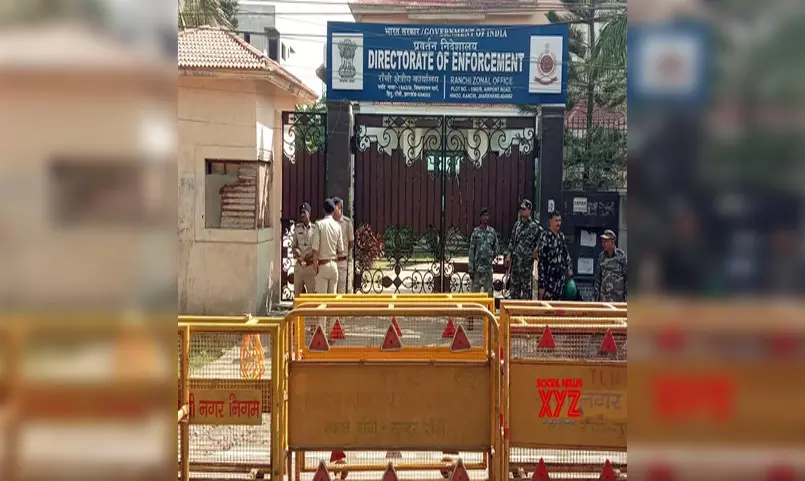 ED दफ्तर में मनी लॉन्ड्रिंग के आरोपी के साथ मारपीट का आरोप, जांच के लिए दल बल के साथ पहुंची पुलिस ED दफ्तर में मनी लॉन्ड्रिंग के आरोपी के साथ मारपीट का आरोप, जांच के लिए दल बल के साथ पहुंची पुलिस