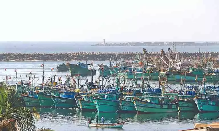 Chennai: कासिमेदु में समुद्र में 15 साल का लड़का बह गया Chennai: कासिमेदु में समुद्र में 15 साल का लड़का बह गया