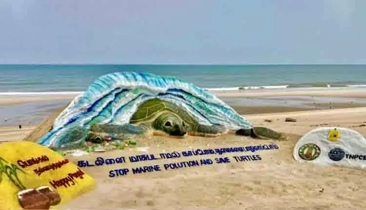 सैंड आर्टिस्ट सुदर्शन Patnaik ने प्लास्टिक के इस्तेमाल के खिलाफ मूर्ति बनाई सैंड आर्टिस्ट सुदर्शन Patnaik ने प्लास्टिक के इस्तेमाल के खिलाफ मूर्ति बनाई