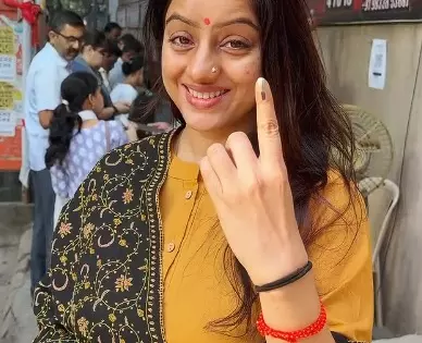 महाराष्ट्र लोकल चुनाव में Deepika सिंह की भागीदारी, मतदान के बाद दिया संदेश महाराष्ट्र लोकल चुनाव में Deepika सिंह की भागीदारी, मतदान के बाद दिया संदेश