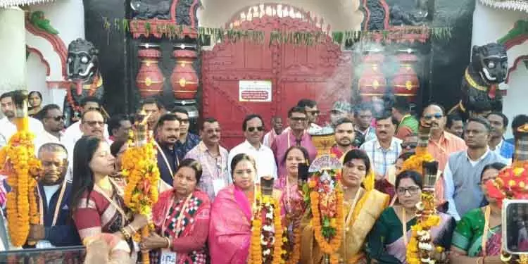 Kalahandi उत्सव: मुख्य मंच पर पवित्र मशाल स्थापित की गई Kalahandi उत्सव: मुख्य मंच पर पवित्र मशाल स्थापित की गई
