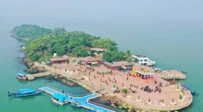 Berhampur मकर संक्रांति पर कालीजय द्वीप मंदिर में भक्तों की भारी भीड़ उमड़ी Berhampur मकर संक्रांति पर कालीजय द्वीप मंदिर में भक्तों की भारी भीड़ उमड़ी