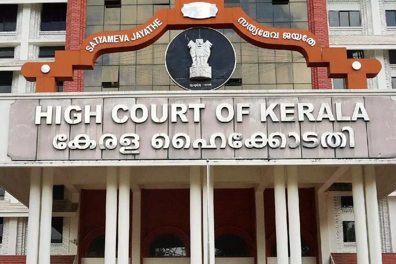 Kerala HC ने शपथ विवाद पर BJP के 20 पार्षदों को नोटिस भेजा Kerala HC ने शपथ विवाद पर BJP के 20 पार्षदों को नोटिस भेजा