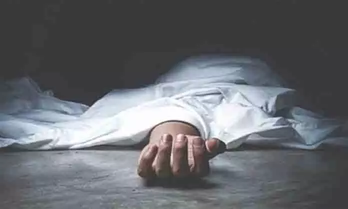 DODA: एक विषय में फेल होने पर 17 साल के लड़के ने जान दे दी DODA: एक विषय में फेल होने पर 17 साल के लड़के ने जान दे दी