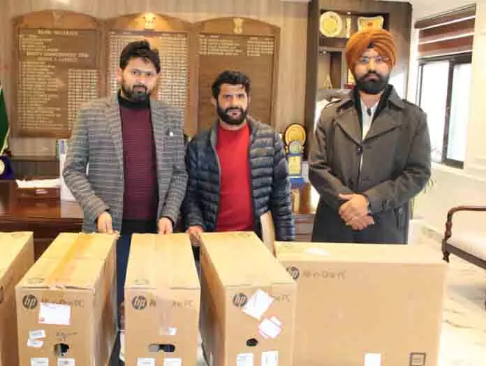 DC Doda ने डोडा के सरकारी स्कूलों को कंप्यूटर सौंपे DC Doda ने डोडा के सरकारी स्कूलों को कंप्यूटर सौंपे