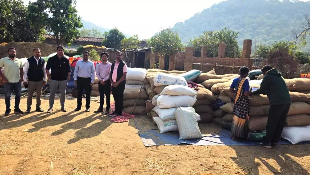 ओडिशा से अवैध धान तस्करी पर प्रशासन की सख्ती, 420 कट्टा धान और ट्रक जब्त ओडिशा से अवैध धान तस्करी पर प्रशासन की सख्ती, 420 कट्टा धान और ट्रक जब्त