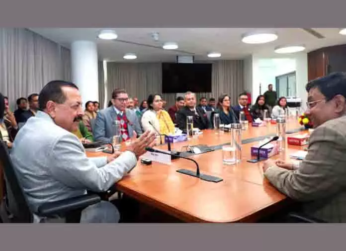 Dr Jitendra ने कार्मिक मंत्रालय में पदानुक्रम के सबसे निचले पायदान तक नए साल की समीक्षा की Dr Jitendra ने कार्मिक मंत्रालय में पदानुक्रम के सबसे निचले पायदान तक नए साल की समीक्षा की