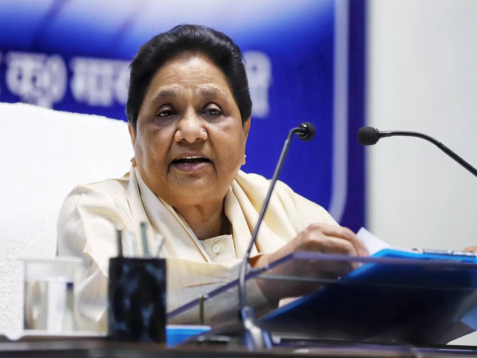 अखिलेश यादव और यूपी के CM योगी आदित्यनाथ ने बसपा सुप्रीमो मायावती को जन्मदिन की शुभकामनाएं दीं अखिलेश यादव और यूपी के CM योगी आदित्यनाथ ने बसपा सुप्रीमो मायावती को जन्मदिन की शुभकामनाएं दीं