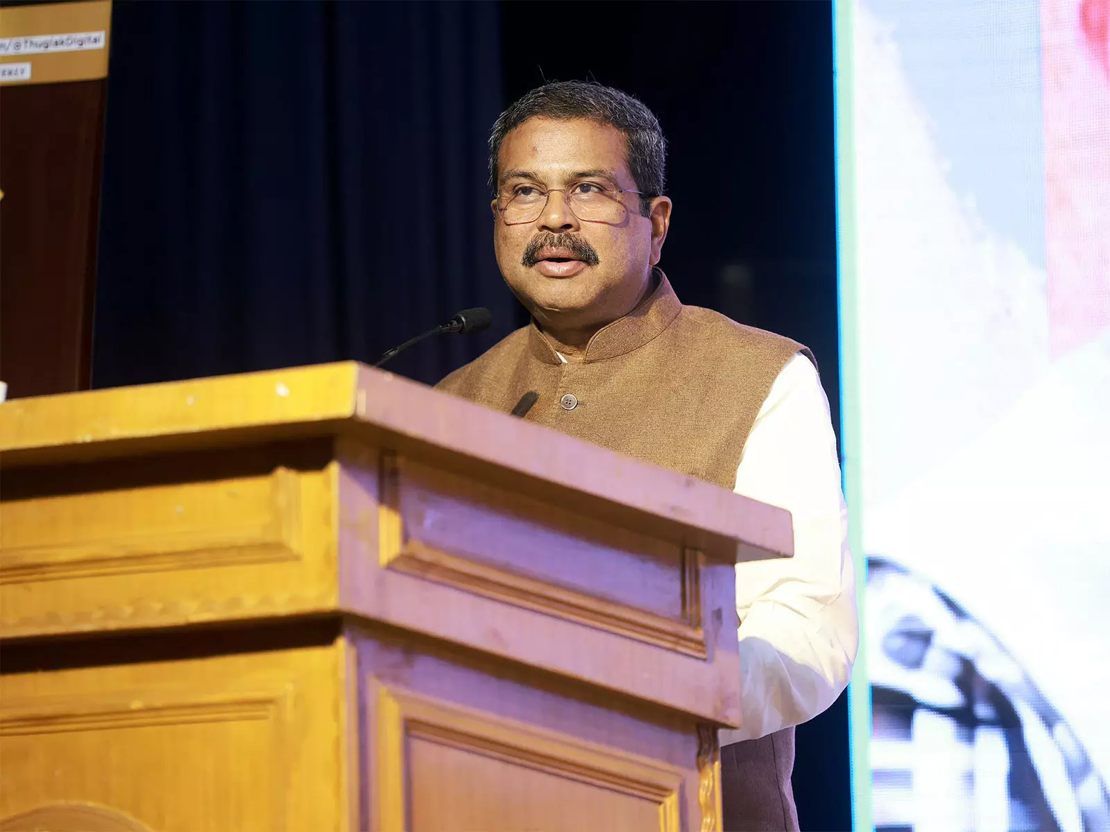 नई नीति मातृभाषाओं को कमजोर नहीं करती: Dharmendra Pradhan नई नीति मातृभाषाओं को कमजोर नहीं करती: Dharmendra Pradhan