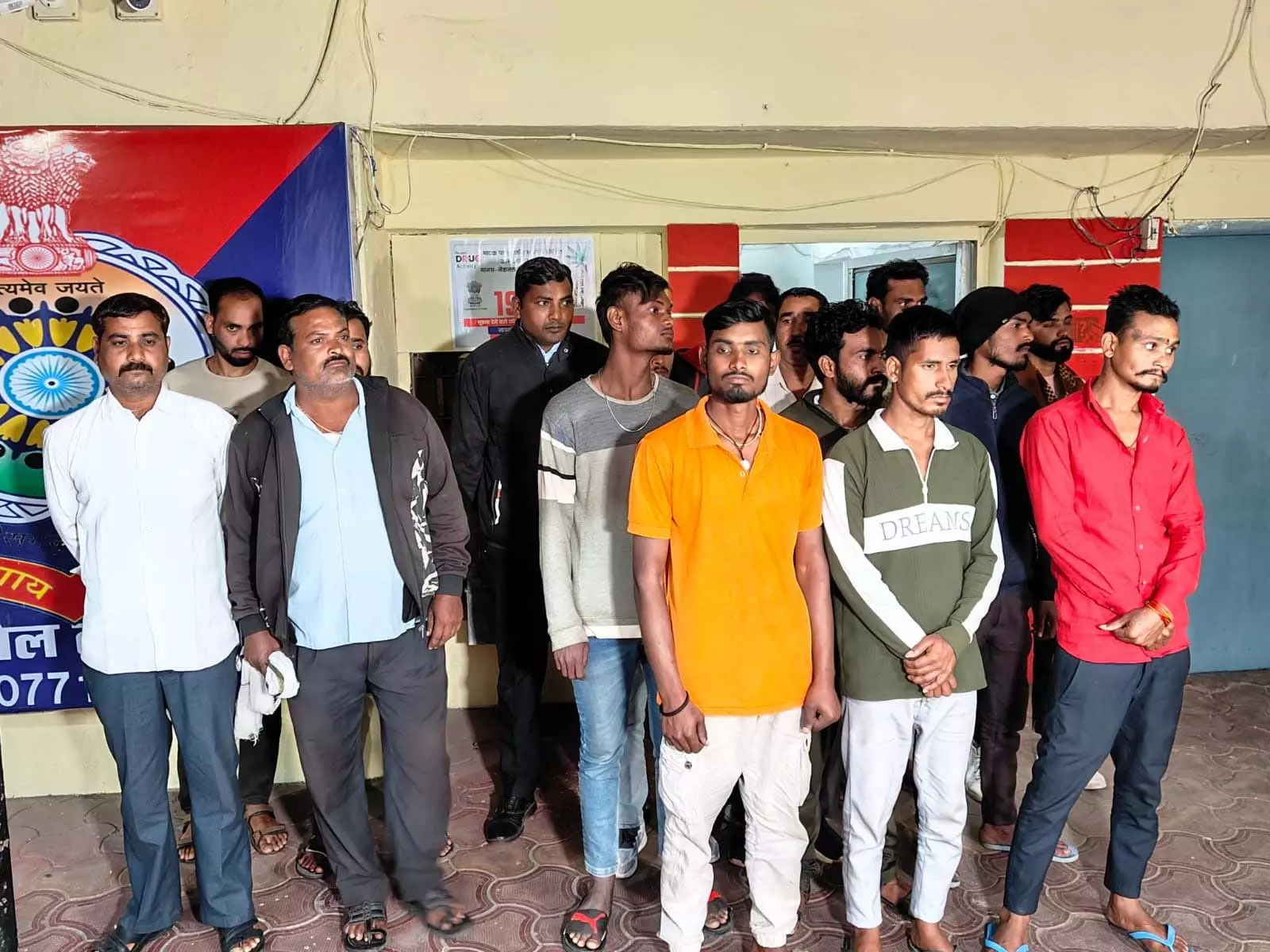 Raipur Breaking: एक्टिवा चोरी करने वाले गिरोह का भंडाफोड़, 21 चोर गिरफ्तार Raipur Breaking: एक्टिवा चोरी करने वाले गिरोह का भंडाफोड़, 21 चोर गिरफ्तार