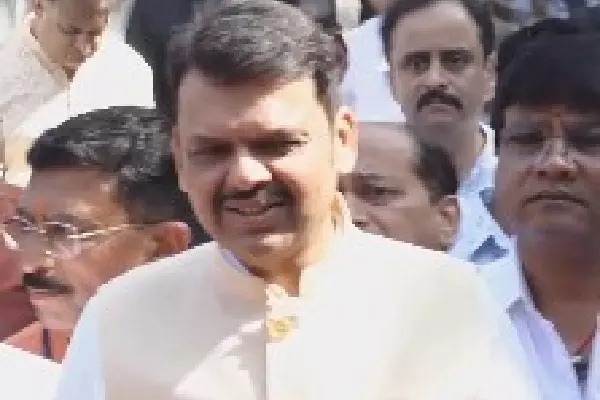BMC चुनाव: मुंबई के लिए फडणवीस और ठाकरे के बीच मुकाबला BMC चुनाव: मुंबई के लिए फडणवीस और ठाकरे के बीच मुकाबला