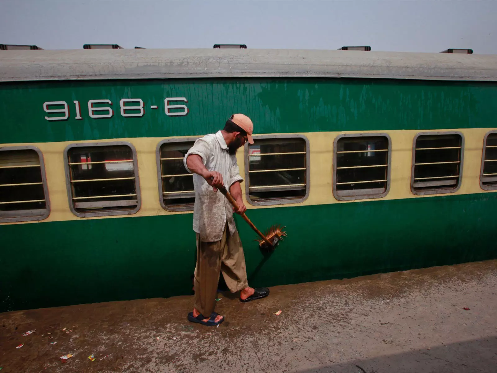 पुराने होते बेड़े ने Pakistan Railways को परिचालन संकट में और भी गहराई तक धकेला पुराने होते बेड़े ने Pakistan Railways को परिचालन संकट में और भी गहराई तक धकेला