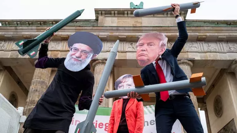 ऑनलाइन प्रेडिक्शन मार्केट US-ईरान टेंशन पर दांव लगा रहे हैं: स्ट्राइक से लेकर खामेनेई के जाने तक ऑनलाइन प्रेडिक्शन मार्केट US-ईरान टेंशन पर दांव लगा रहे हैं: स्ट्राइक से लेकर खामेनेई के जाने तक