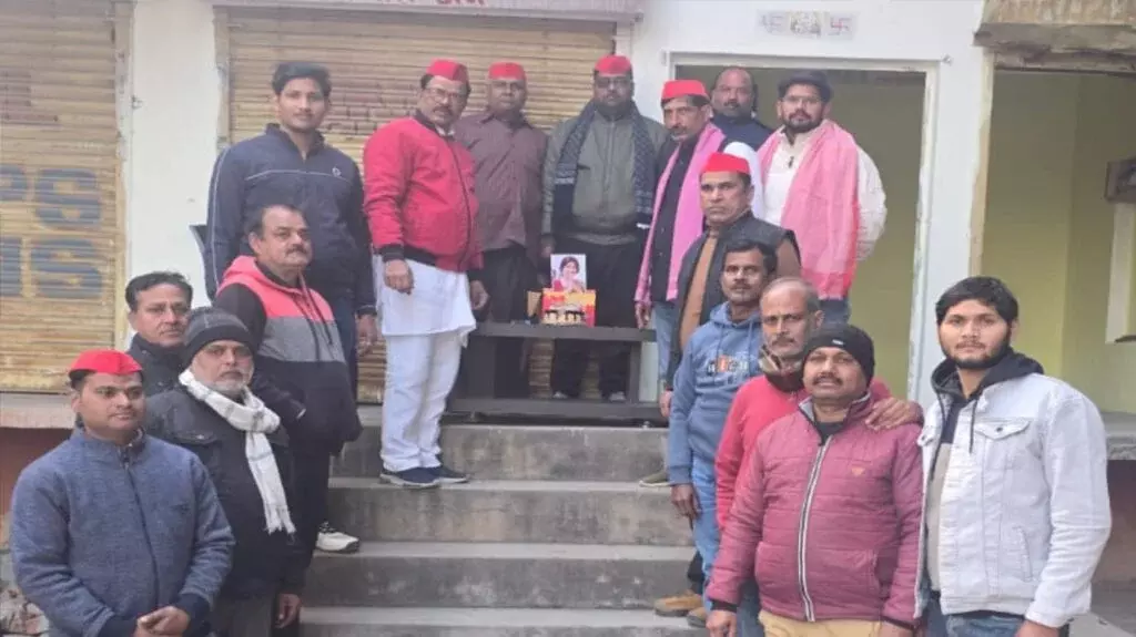 Farrukhabad: वदिया मार्केट में डिंपल यादव का जन्मदिन धूमधाम से मनाया गया Farrukhabad: वदिया मार्केट में डिंपल यादव का जन्मदिन धूमधाम से मनाया गया