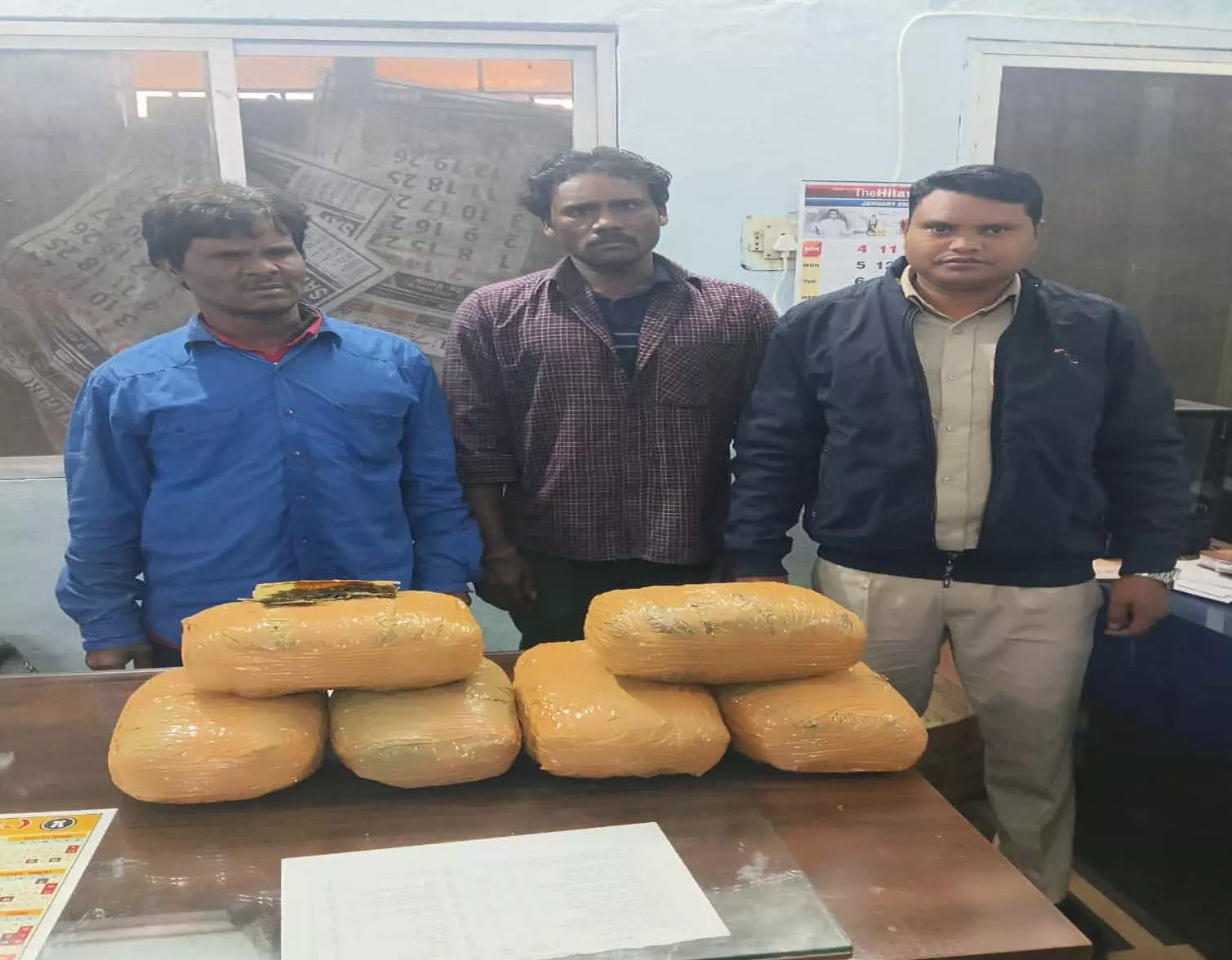 OPERATION NISCHAY में रायपुर पुलिस की बड़ी कार्रवाई, 6 किलो गांजा के साथ दो आरोपी गिरफ्तार OPERATION NISCHAY में रायपुर पुलिस की बड़ी कार्रवाई, 6 किलो गांजा के साथ दो आरोपी गिरफ्तार