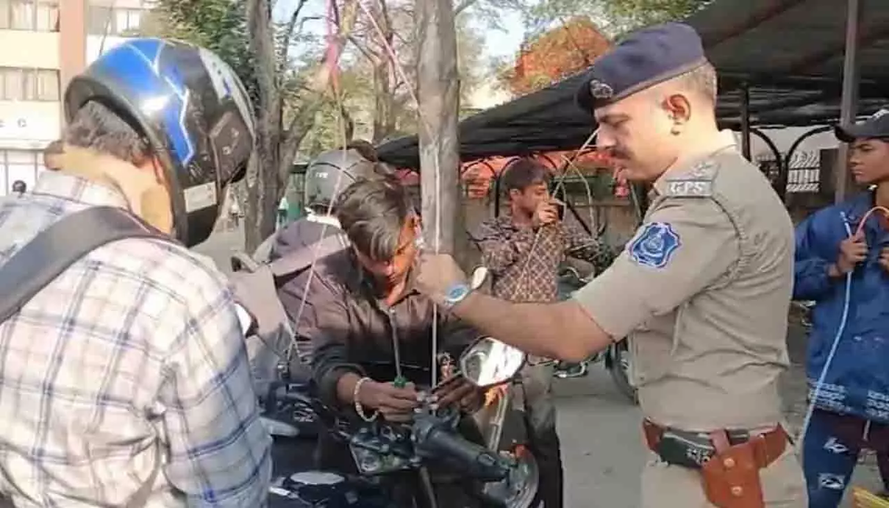 Odisha: मकर संक्रांति पर चीनी मांझे से चोट, स्पेशल टीमें सक्रिय Odisha: मकर संक्रांति पर चीनी मांझे से चोट, स्पेशल टीमें सक्रिय
