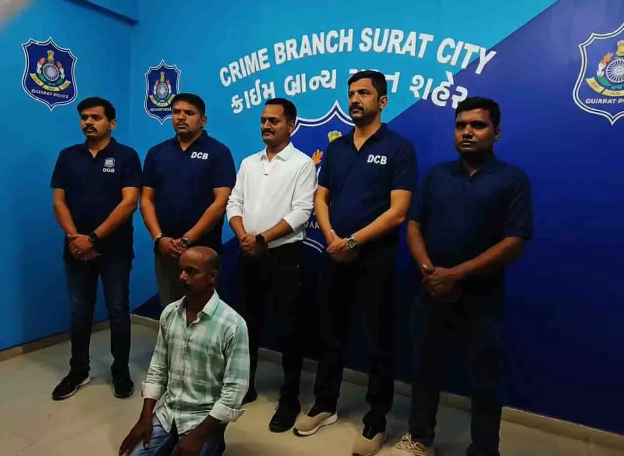 सूरत पुलिस ने डबल मर्डर केस में फरार Odisha के एक व्यक्ति को गिरफ्तार किया सूरत पुलिस ने डबल मर्डर केस में फरार Odisha के एक व्यक्ति को गिरफ्तार किया