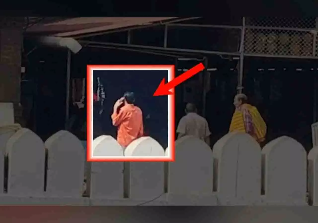 Puri श्रीमंदिर: मोबाइल फ़ोन इस्तेमाल का मामला, वीडियो वायरल Puri श्रीमंदिर: मोबाइल फ़ोन इस्तेमाल का मामला, वीडियो वायरल