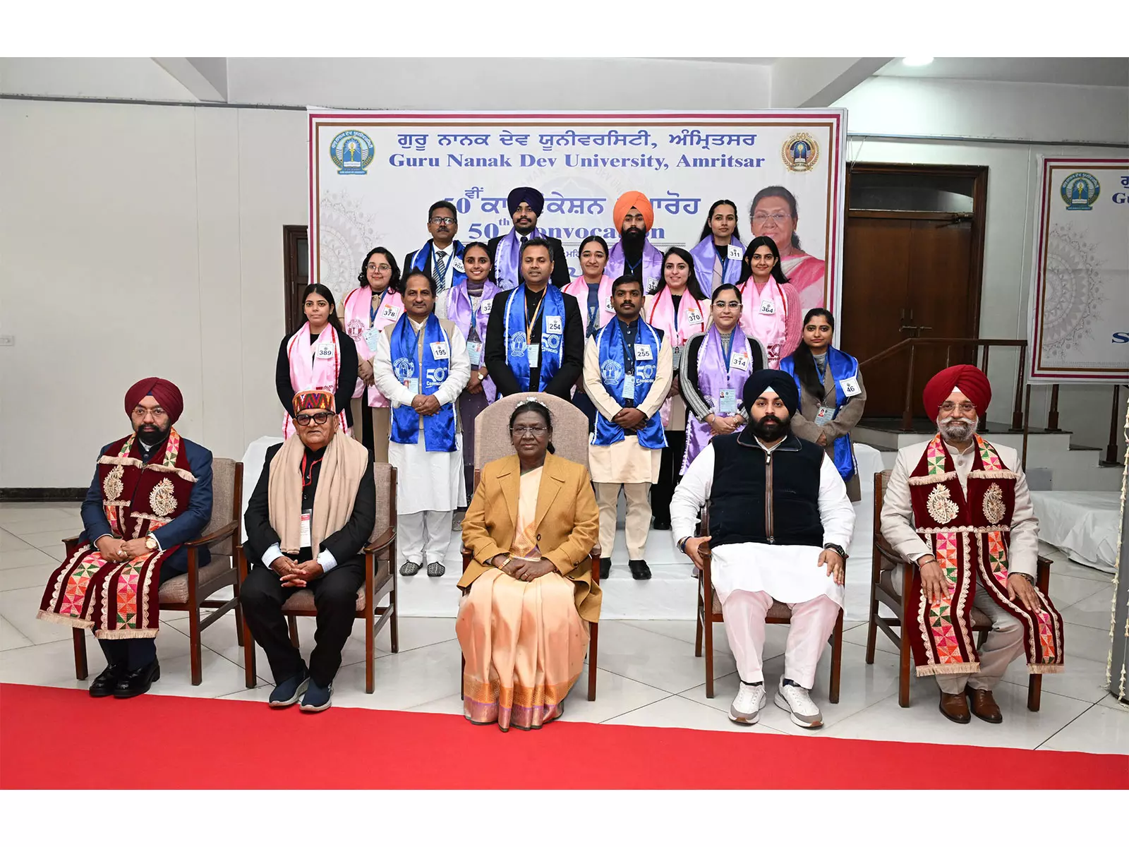 Amritsar में राष्ट्रपति मुर्मू ने युवाओं से वैज्ञानिक सोच अपनाने का आह्वान किया Amritsar में राष्ट्रपति मुर्मू ने युवाओं से वैज्ञानिक सोच अपनाने का आह्वान किया