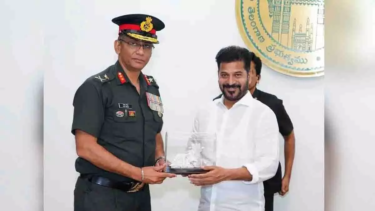 CM रेड्डी ने सेना से सदर्न कमांड मुख्यालय को हैदराबाद शिफ्ट करने को कहा CM रेड्डी ने सेना से सदर्न कमांड मुख्यालय को हैदराबाद शिफ्ट करने को कहा
