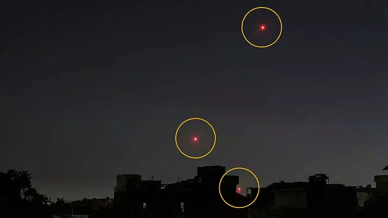 सांबा और पुंछ में फिर पाक Drone हमले, सेना हाई अलर्ट पर सांबा और पुंछ में फिर पाक Drone हमले, सेना हाई अलर्ट पर
