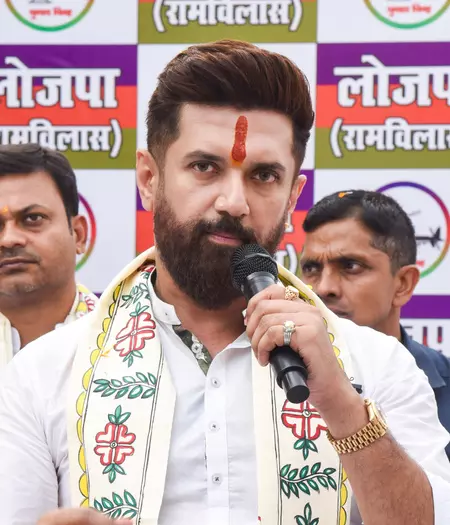 चिराग पासवान ने तेज प्रताप के एनडीए में शामिल होने की अटकलों पर टिप्पणी से इनकार किया चिराग पासवान ने तेज प्रताप के एनडीए में शामिल होने की अटकलों पर टिप्पणी से इनकार किया