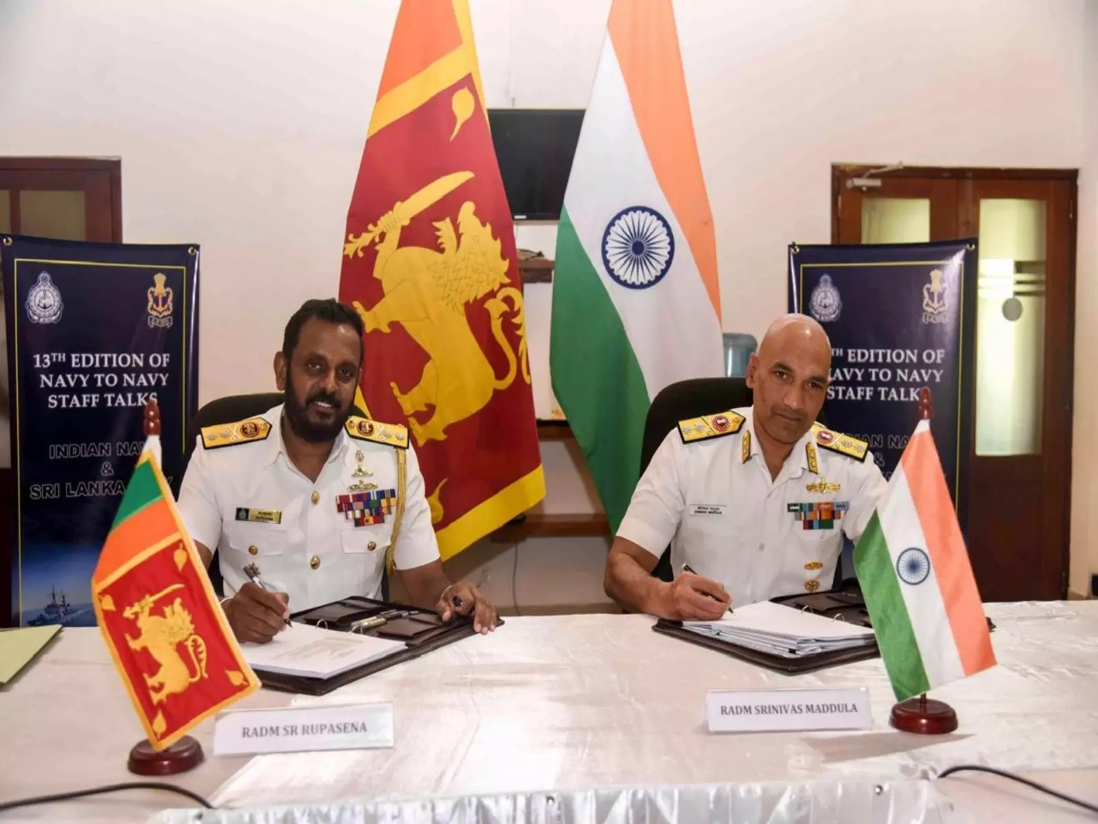 भारतीय और Sri Lankan नौसेनाओं की 13वीं स्टाफ वार्ता, हिंद महासागर में सुरक्षा पर चर्चा भारतीय और Sri Lankan नौसेनाओं की 13वीं स्टाफ वार्ता, हिंद महासागर में सुरक्षा पर चर्चा