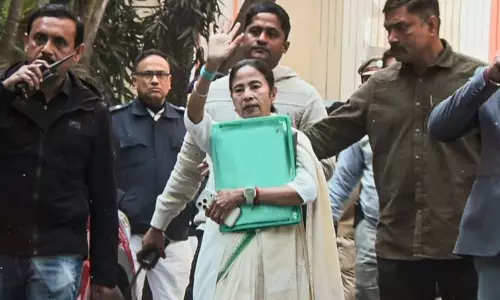 सुप्रीम कोर्ट ने ED अधिकारियों के खिलाफ FIR पर रोक लगाई, ममता बनर्जी को नोटिस भेजा