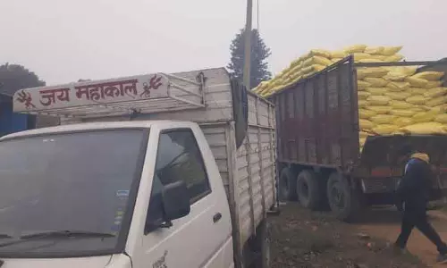 Yamunanagar किसानों ने 2,120 बैग एग्री-ग्रेड यूरिया से लदे तीन ट्रक पकड़े